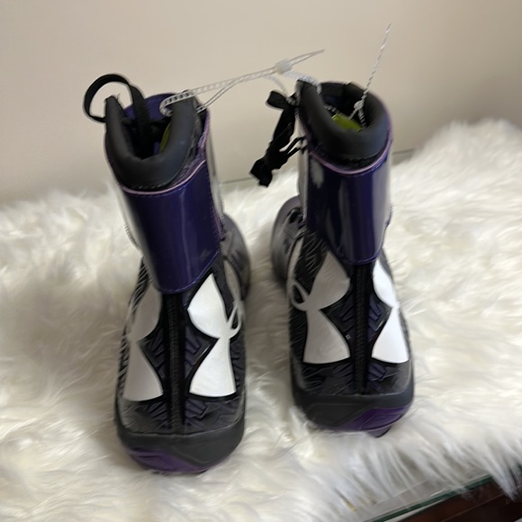 NWOT’S Under Armour Men’s Purple Spine Clutch Fit Football Cleats Size 13.5 - Picture 4 of 6